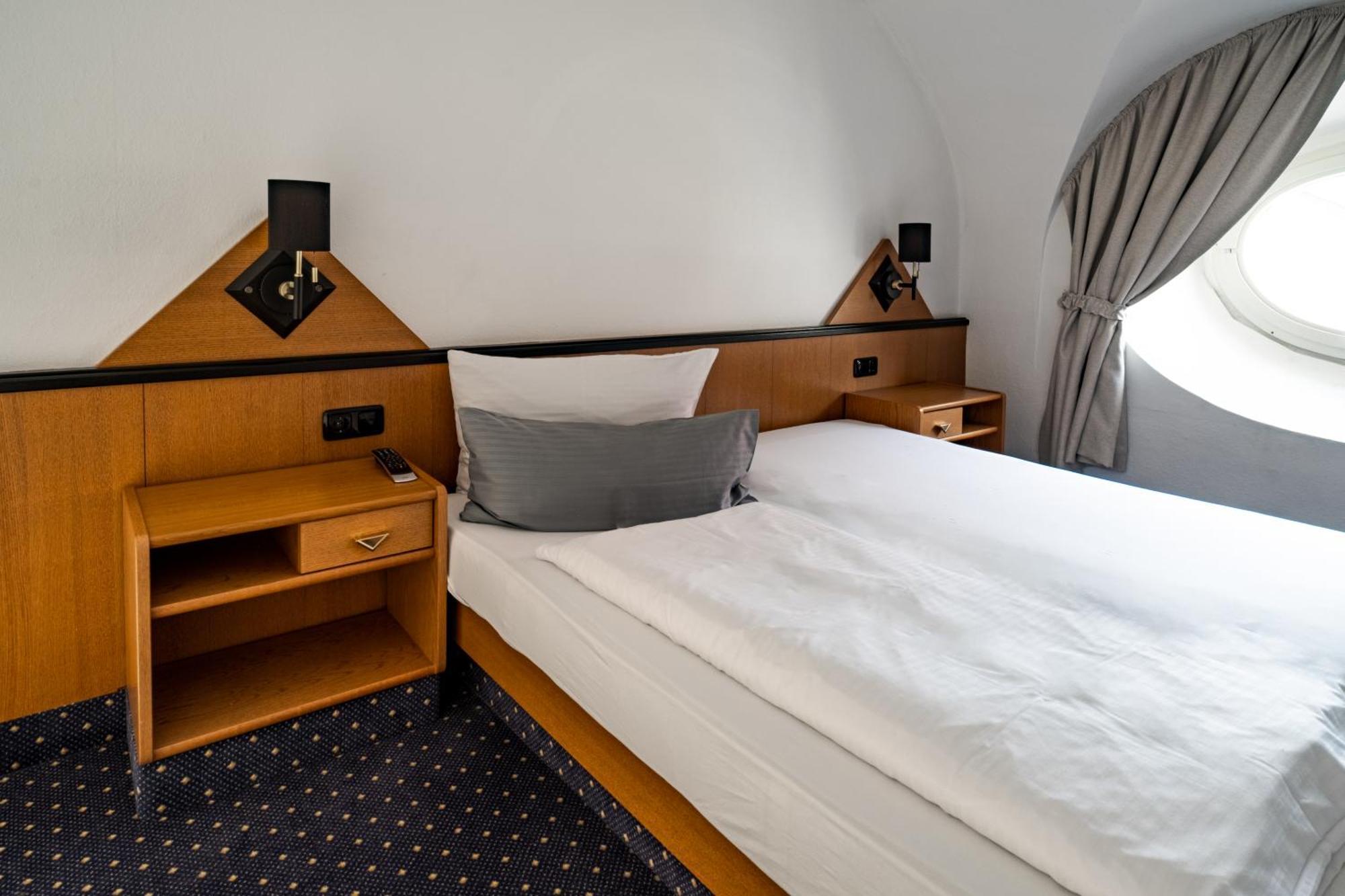 Hotel Goldener Hirsch Kaufbeuren Zewnętrze zdjęcie